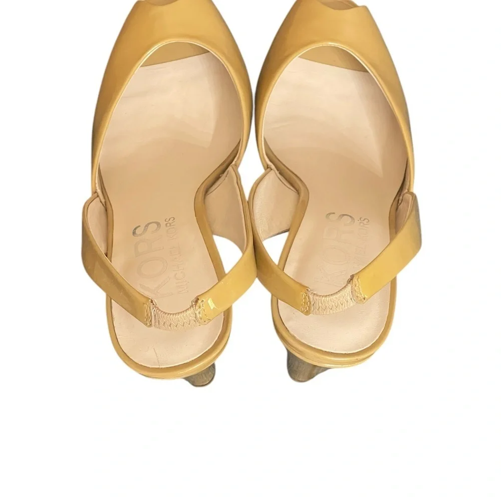 MICHAEL KORS Tan Patent
Leather 4" High Wedge Open Toe
Slingback Shoes size 7.5M - Picture 5 of 13
